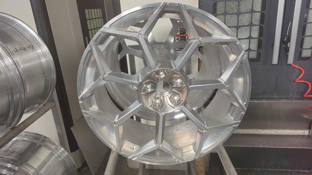 Lamborghini URUS Perfomante forged wheels 23" 5x130 - Image 6